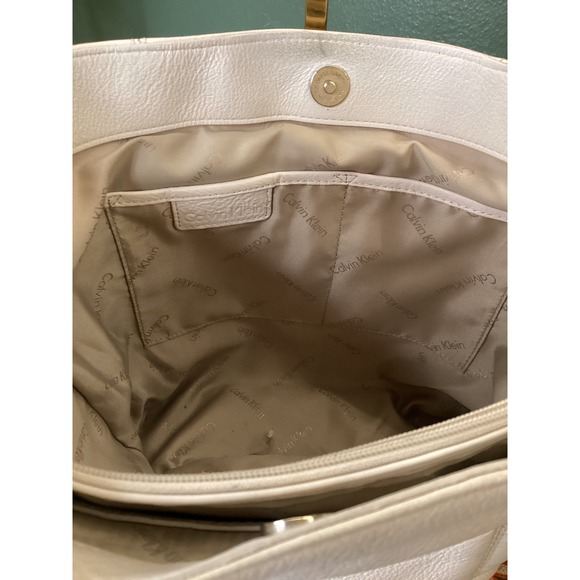 Calvin Klein White Pebbled Faux Leather with Scarf and Charm - Picture 5 of 9